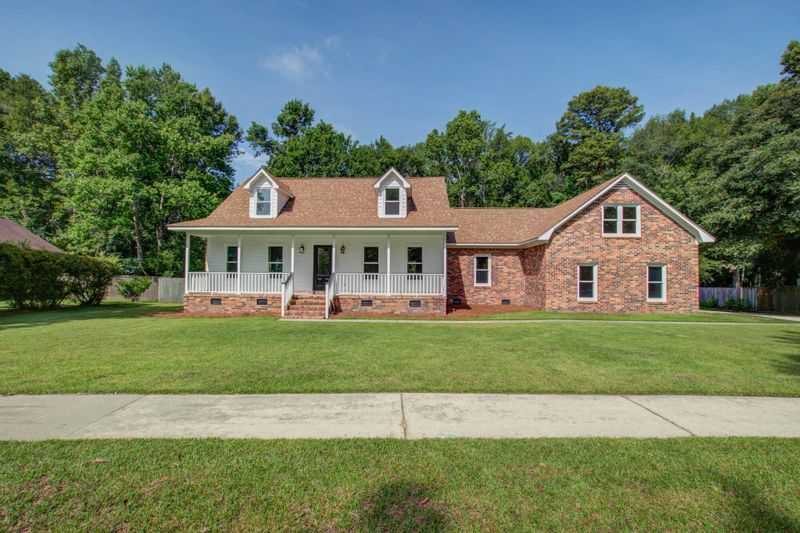 527 King Charles Cir, Summerville, SC 29485