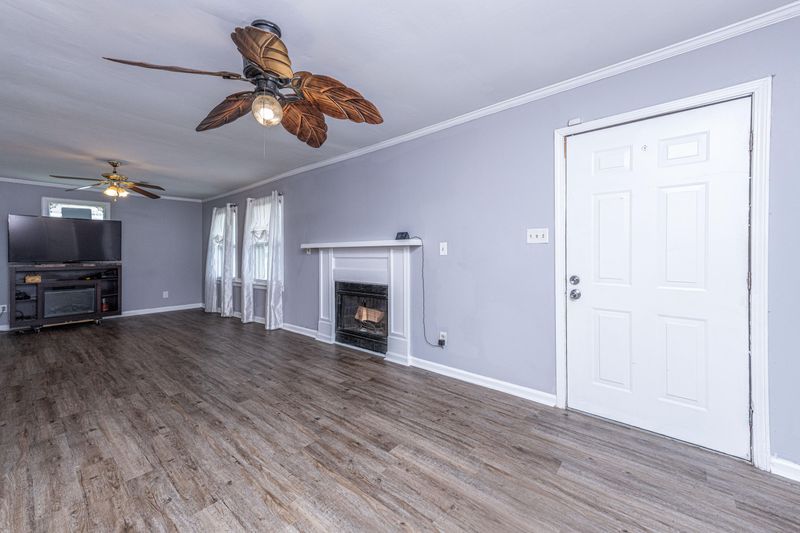 521 Hansford Dr, Goose Creek, SC 29445