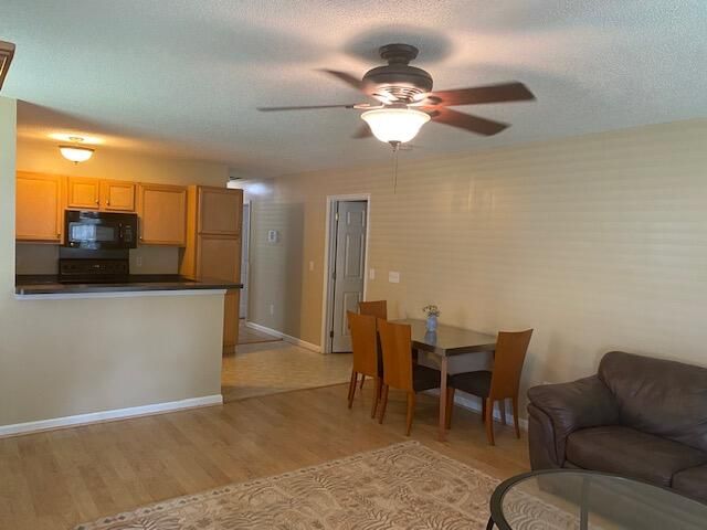 8600 Chloe Ln, North Charleston, SC 29406