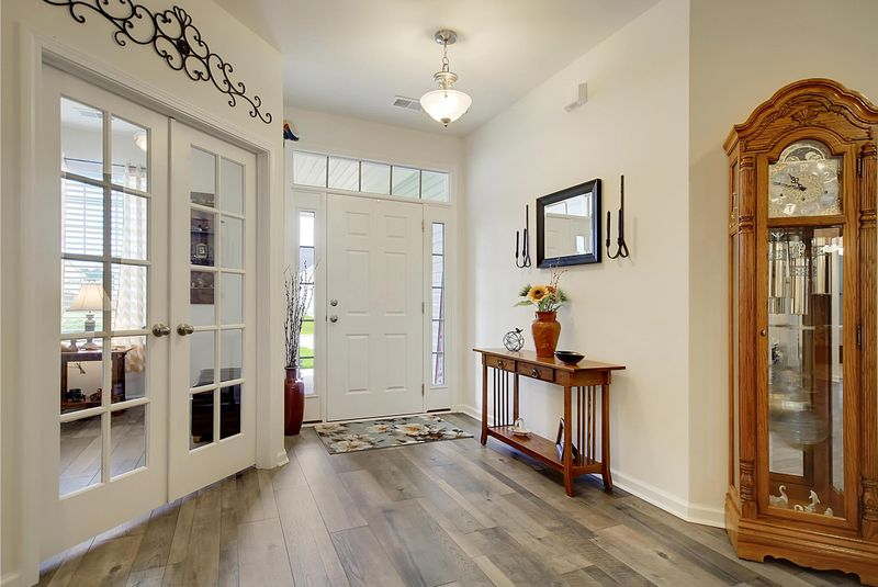 2006 Triple Crown Ln, Ridgeville, SC 29472
