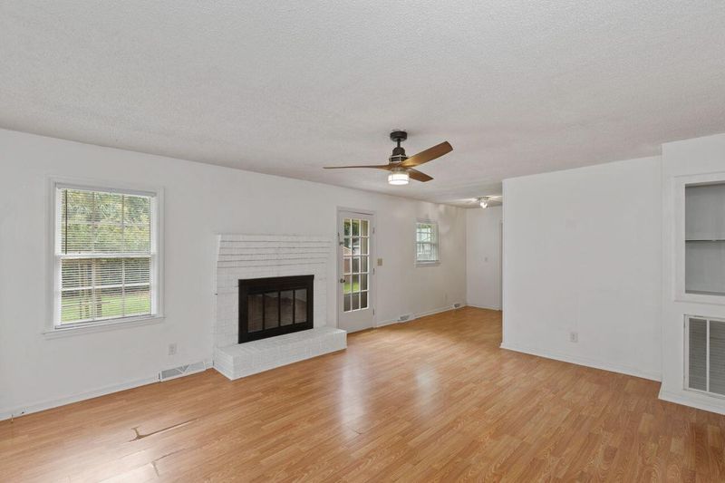 1129 Rifle Range Rd, Mount Pleasant, SC 29464