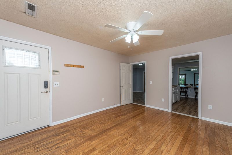 202 Pinewood St, Ladson, SC 29456