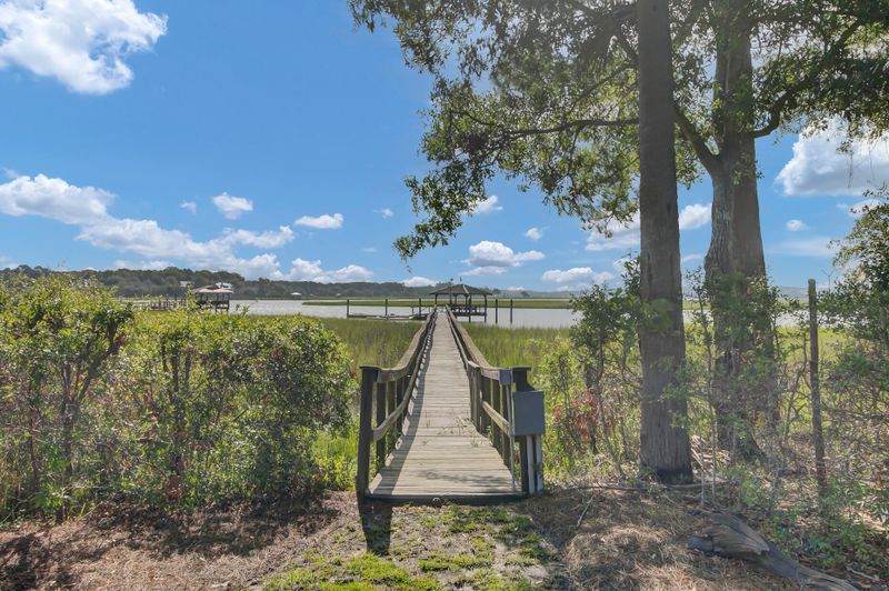8244 Crooked Creek Ln, Edisto Island, SC 29438