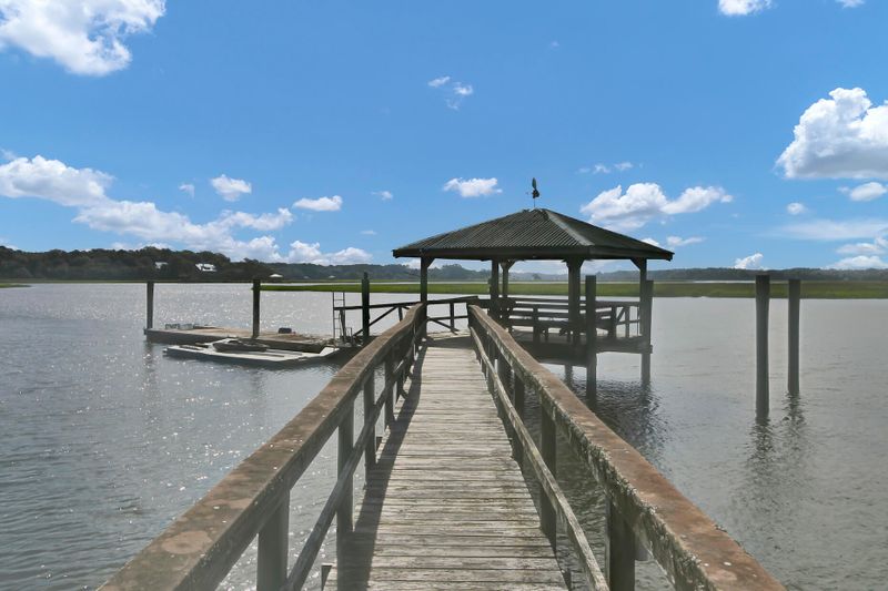 8244 Crooked Creek Ln, Edisto Island, SC 29438