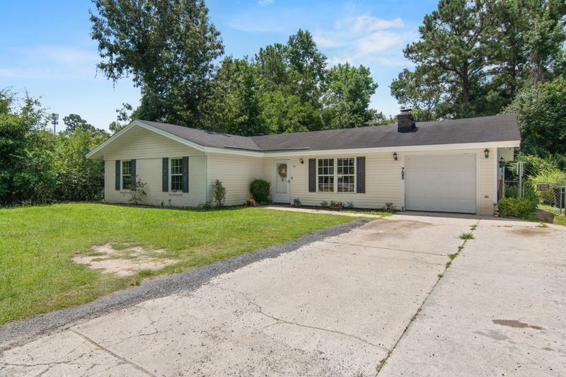 705 Mountain Pine Rd, Moncks Corner, SC 29461