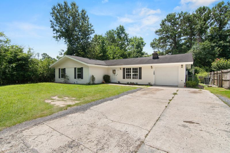 705 Mountain Pine Rd, Moncks Corner, SC 29461