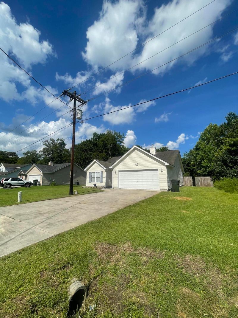 212 Lindy Creek Rd, Goose Creek, SC 29445