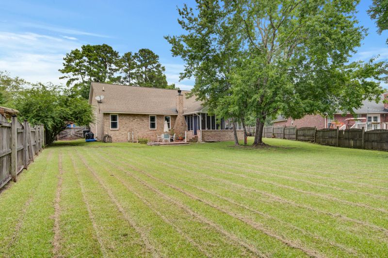 328 Camelot Dr, Goose Creek, SC 29445