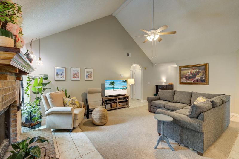 328 Camelot Dr, Goose Creek, SC 29445