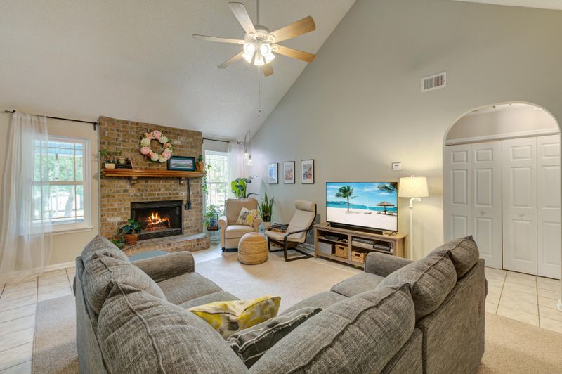 328 Camelot Dr, Goose Creek, SC 29445