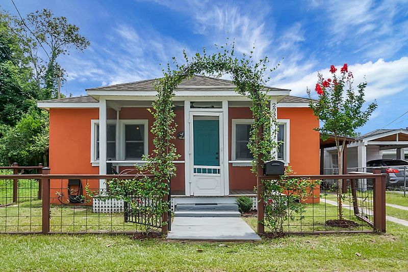 2033 St Francis St, North Charleston, SC 29405