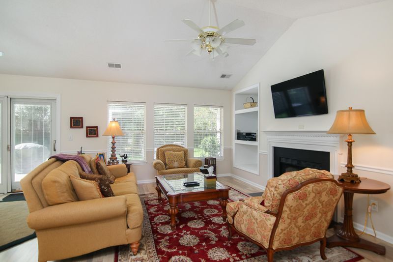 103 Creekside Dr, Summerville, SC 29485