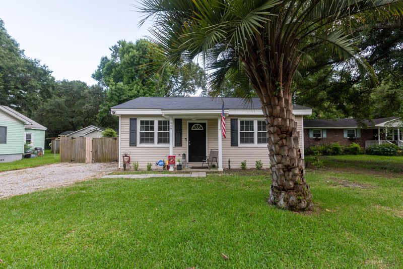 1549 Acacia St, Charleston, SC 29407