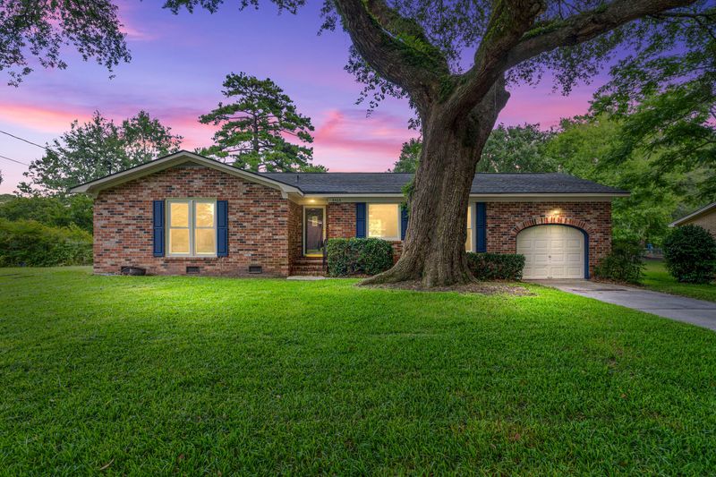 8468 Yorkshire Ln, North Charleston, SC 29406