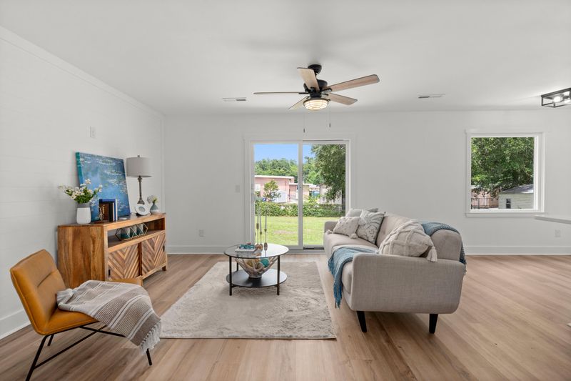 8468 Yorkshire Ln, North Charleston, SC 29406