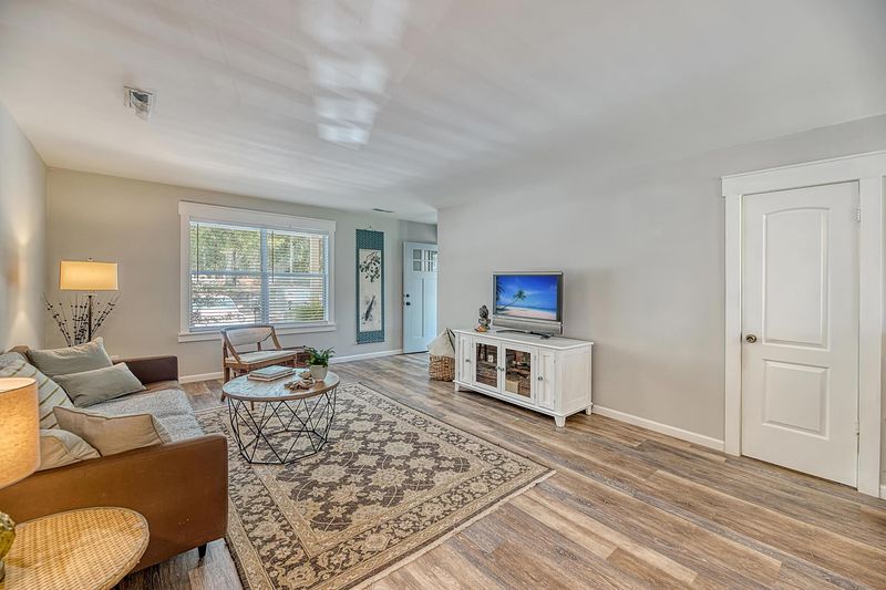 927 Dills Bluff Rd, Charleston, SC 29412