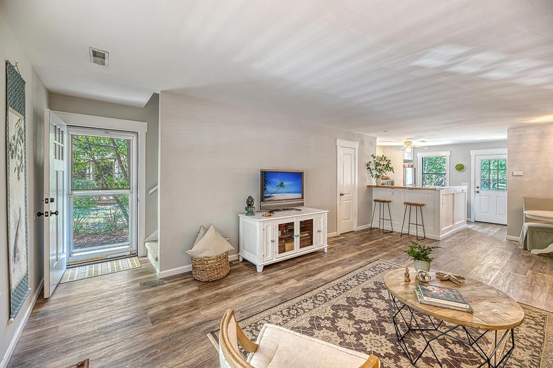 927 Dills Bluff Rd, Charleston, SC 29412