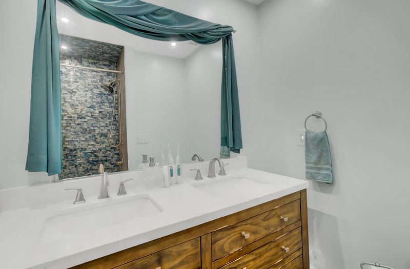 1009 Bradford Ave, Charleston, SC 29412