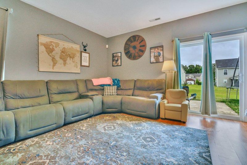 437 Watershed Dr, Goose Creek, SC 29445