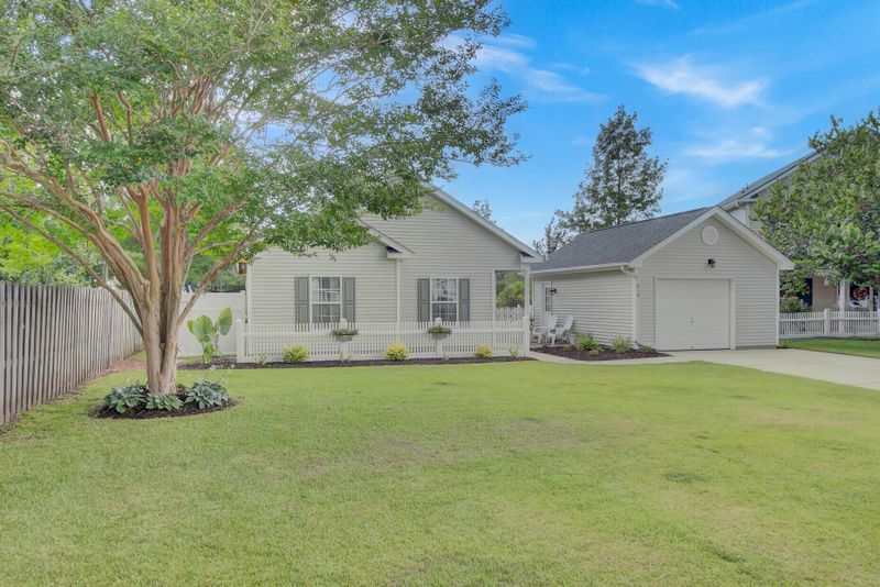 212 Saturn Ct, Summerville, SC 29483