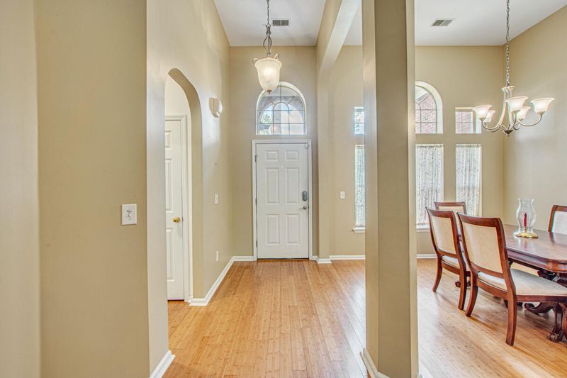 546 Pointe Of Oaks Rd, Summerville, SC 29485