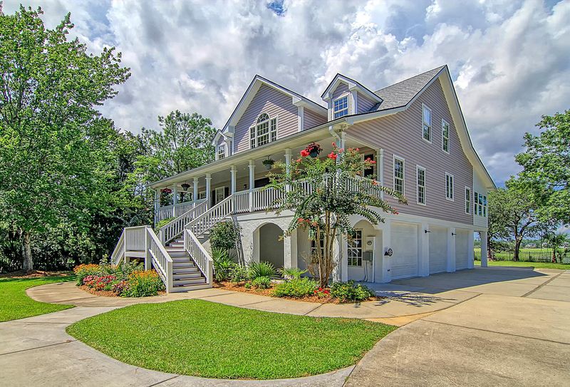 450 Commonwealth Rd, Mount Pleasant, SC 29466