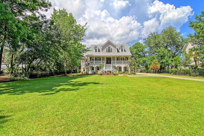 450 Commonwealth Rd, Mount Pleasant, SC 29466