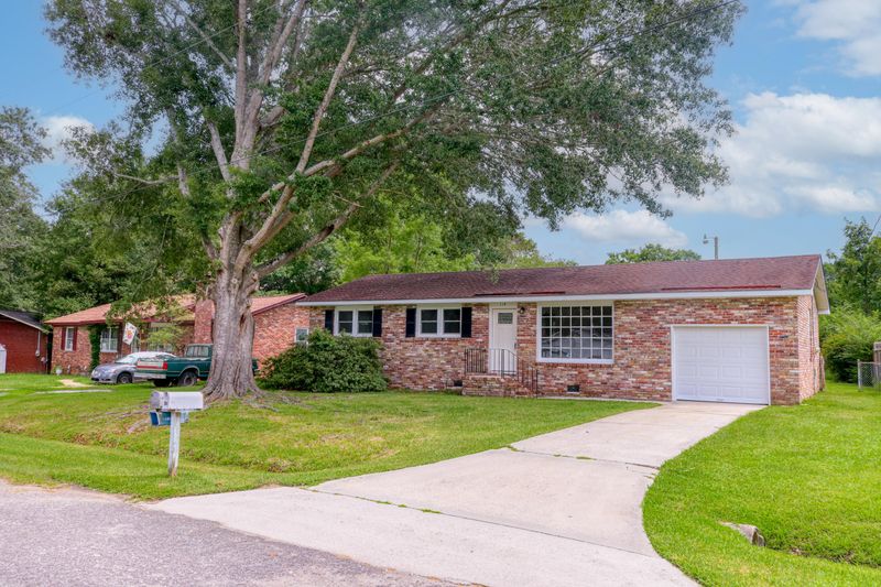 114 Edmund Rd, Goose Creek, SC 29445