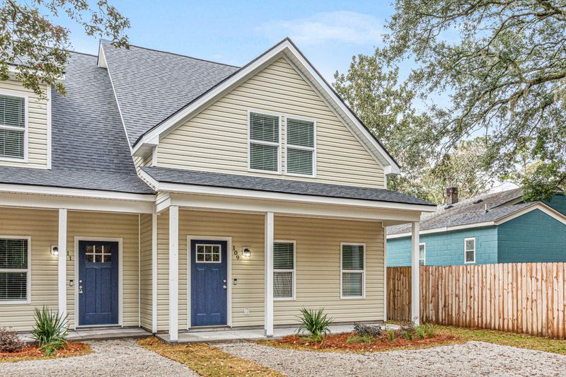 109 W Broad St, Lincolnville, SC 29485