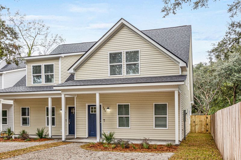 109 W Broad St, Lincolnville, SC 29485