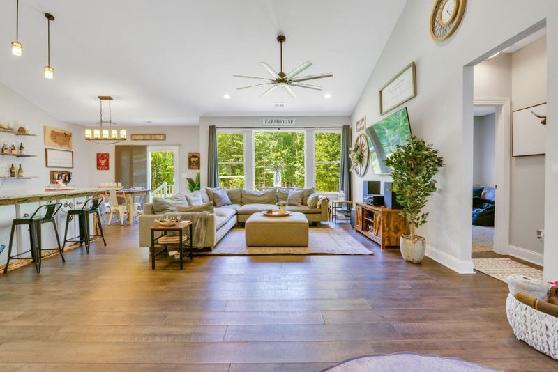 135 S Creek Farm Way, Bonneau, SC 29431