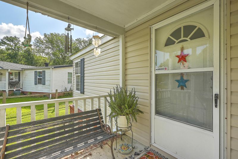 325 Grapevine Rd, Summerville, SC 29483