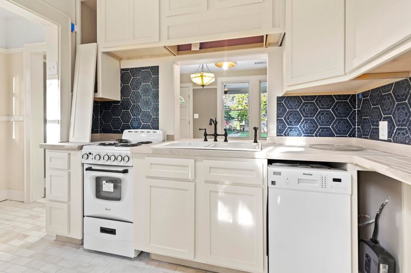2612 S S Allen Dr, North Charleston, SC 29405