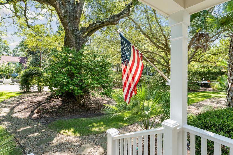 716 Royall Ave, Mount Pleasant, SC 29464