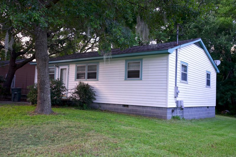 5814 Sedgefield Dr, Hanahan, SC 29410