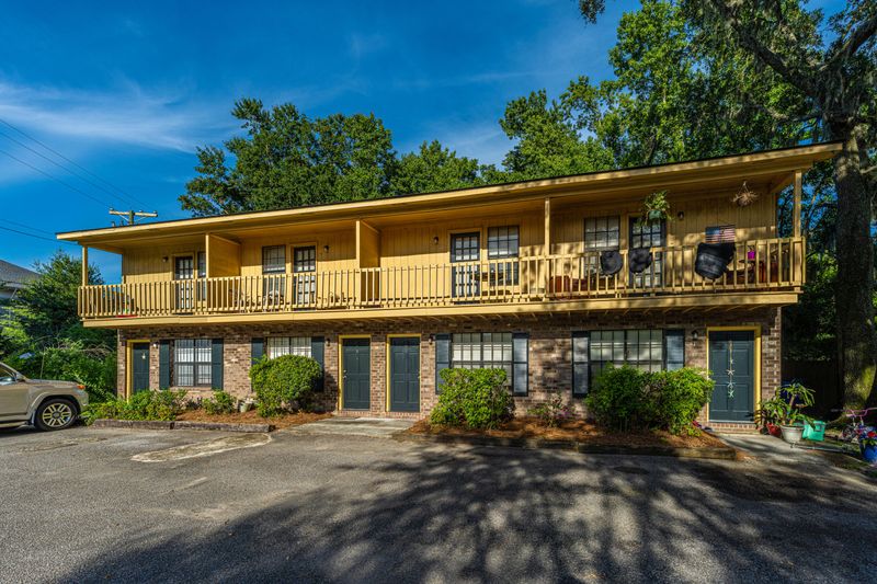 252 Fleming Rd, Charleston, SC 29412