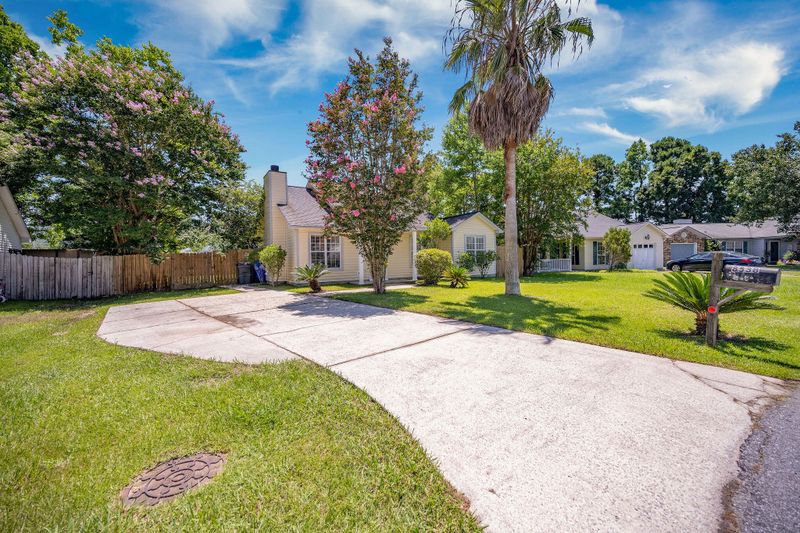 8538 Roanoke Dr, North Charleston, SC 29406