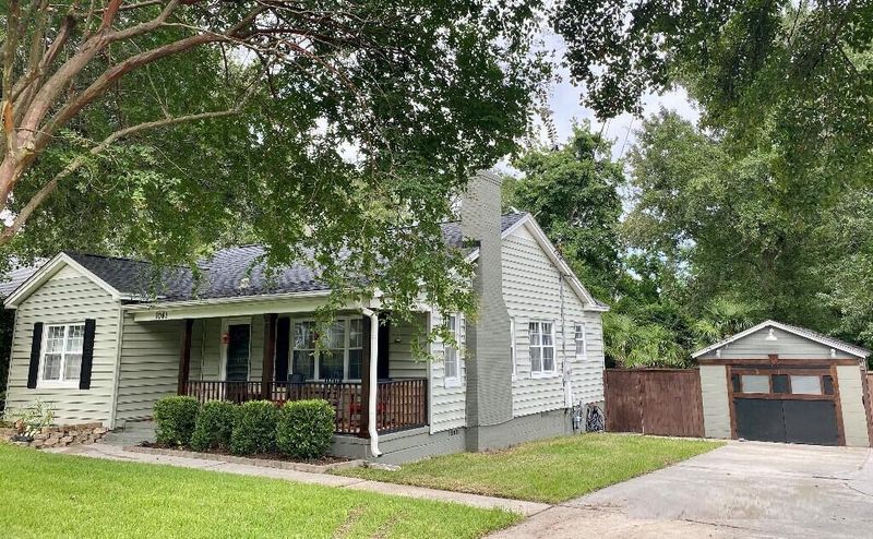 1041 Riverview Dr, Hanahan, SC 29410