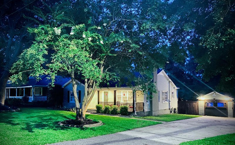 1041 Riverview Dr, Hanahan, SC 29410