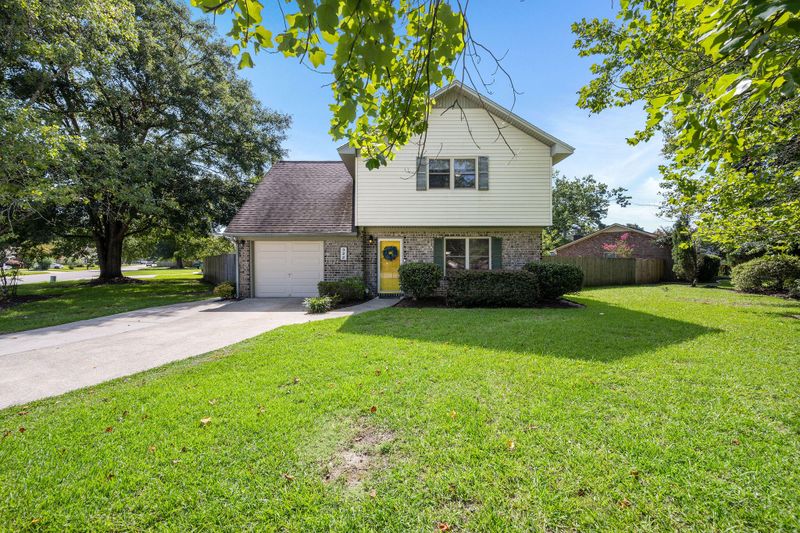 322 Huntsman Dr, Goose Creek, SC 29445