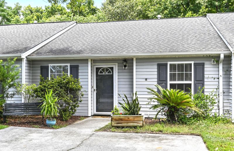 1547 Blaze Ln, Charleston, SC 29412