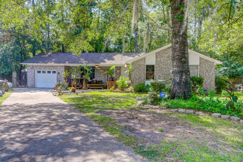 104 Mayfair Ct, Summerville, SC 29485