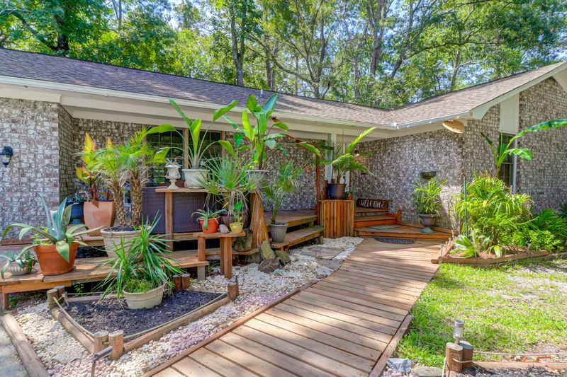 104 Mayfair Ct, Summerville, SC 29485