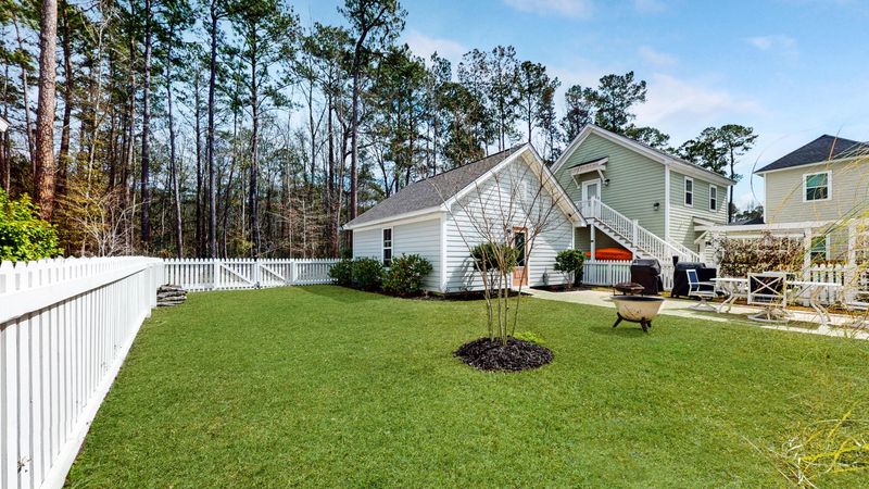 2009 Codorus Ln, Hanahan, SC 29410