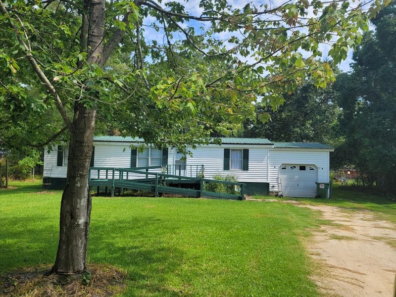 332 General Moultrie Dr, Bonneau, SC 29431