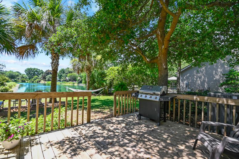 1001 Wayfarer Ln, Charleston, SC 29412