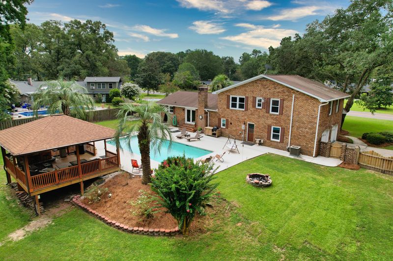 116 Axtell Dr, Summerville, SC 29485
