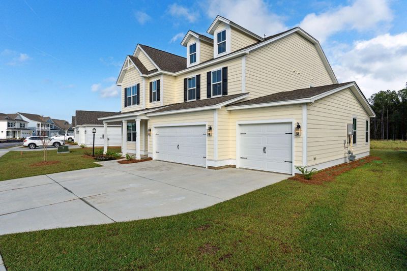 672 Black Pine Rd, Moncks Corner, SC 29461