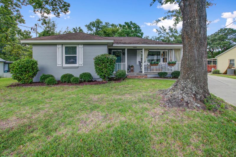 1005 Holcombe Rd, Hanahan, SC 29410