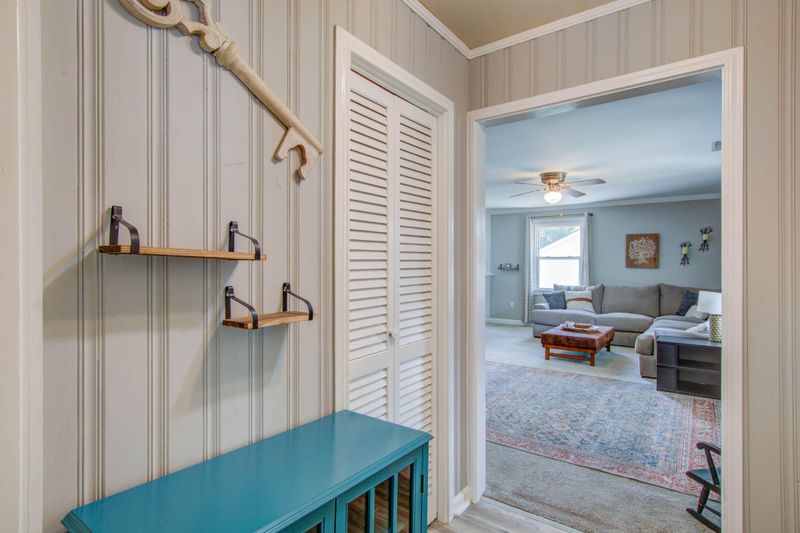 1005 Holcombe Rd, Hanahan, SC 29410